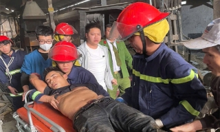 Bắc Ninh: 7 phút nghẹt thở giải cứu công nhân bị xe nâng đè lên người 